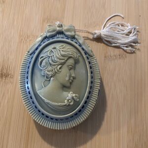 Vintage Avon Cameo Pomander Box